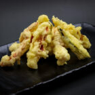 Warzywa w tempurze<a target="_blank" class="btn btn-order-promo-menu" href="https://sushimariuszlewandowski.papu.io/restaurant/shin-jidai-sushi-warszawa/menu/meal/1e02a1ffe6fb4061bd16c6ba4145a50a">Zamów online</a>