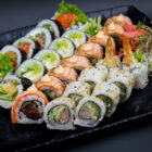 Mieszany II<a target="_blank" class="btn btn-order-promo-menu" href="https://sushimariuszlewandowski.papu.io/restaurant/shin-jidai-sushi-warszawa/menu/meal/7311c8149bb94153914aff282cea7fe8">Zamów online</a>