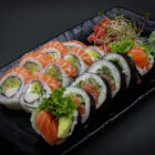 Surowy I <a target="_blank" class="btn btn-order-promo-menu" href="https://sushimariuszlewandowski.papu.io/restaurant/shin-jidai-sushi-warszawa/menu/meal/9ae5731aef934b04af83a8ebf176af85">Zamów online</a>