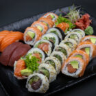Surowy III<a target="_blank" class="btn btn-order-promo-menu" href="https://sushimariuszlewandowski.papu.io/restaurant/shin-jidai-sushi-warszawa/menu/meal/790f33bb34754dbbbd98a0da81eb0447">Zamów online</a>