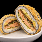 MEGA Burger pieczony łosoś<a target="_blank" class="btn btn-order-promo-menu" href="https://sushimariuszlewandowski.papu.io/restaurant/shin-jidai-sushi-warszawa/menu/meal/469056a811e64c7aa2e976b61877528e">Zamów online</a>