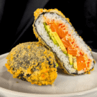 MEGA Burger sałatka krabowa/łosoś surowy <a target="_blank" class="btn btn-order-promo-menu" href="https://sushimariuszlewandowski.papu.io/restaurant/shin-jidai-sushi-warszawa/menu/meal/fc150928446a4a27ab7db804fc6648a0">Zamów online</a>